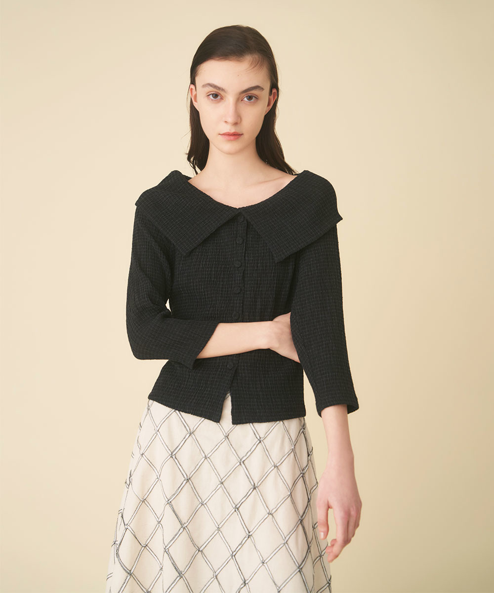 Sherring big collar jersey top x tape embroidery skirt