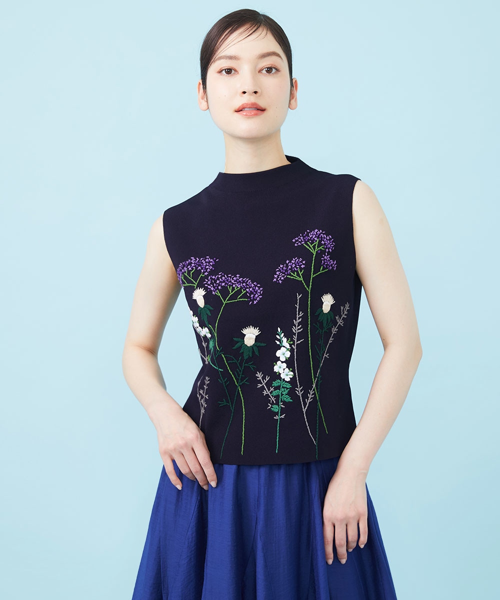 Flower embroidery knit top