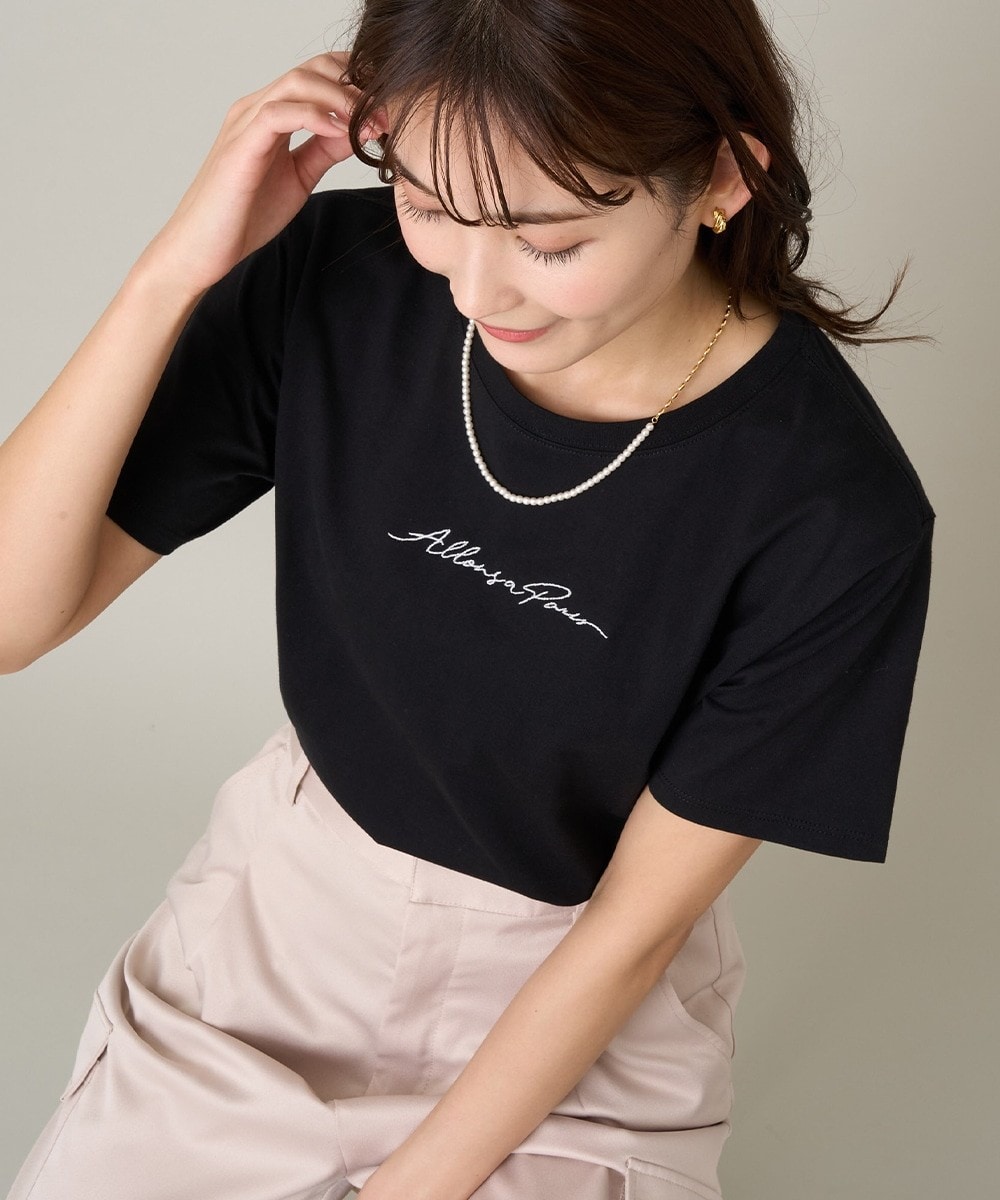 アー・ヴェ・ヴェの刺繍ロゴTシャツの画像