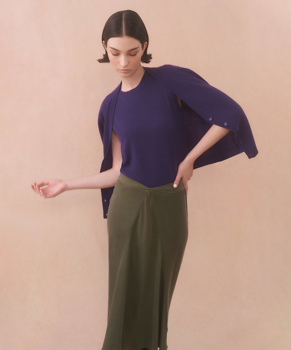 Cashmere knit x  Matte satin skirt