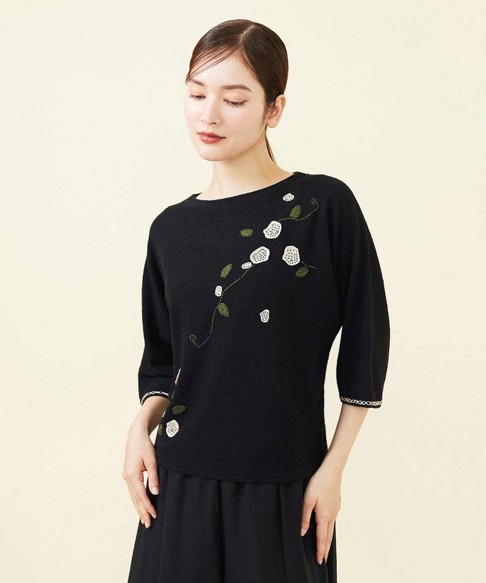 Rose embroidery knit pullover