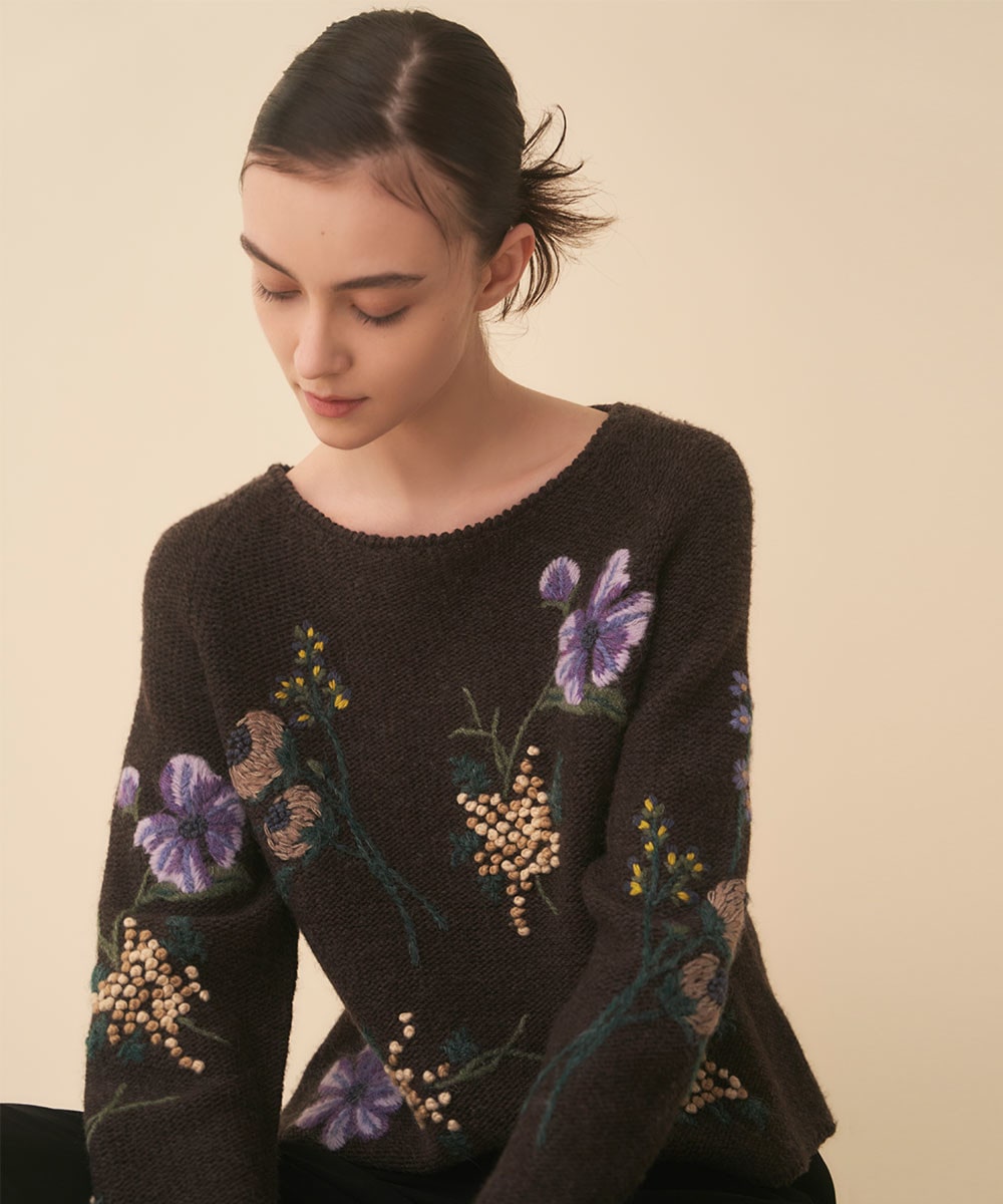 Botanical embroidery knit pullover