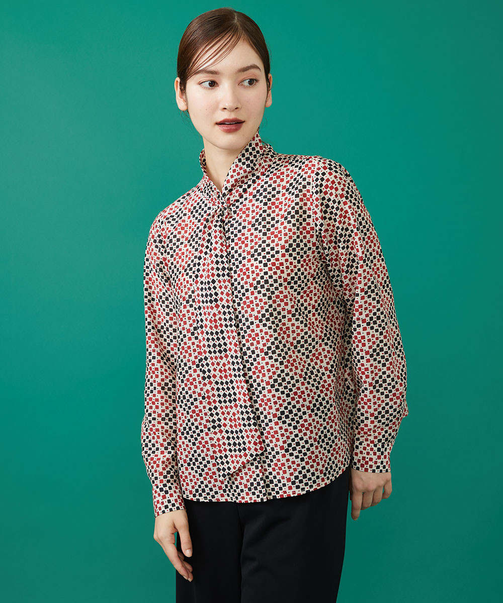 Square dot print beige blouse