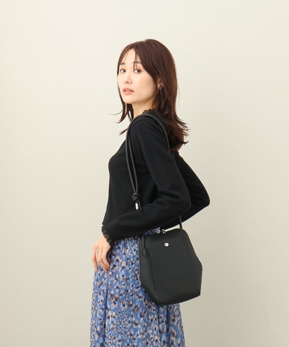 BKCAA83120 MK MICHEL KLEIN BAG(MK ミッシェルクラン バッグ) 型押しミニショルダーバッグ ブラック