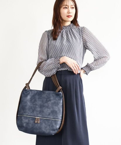 BKCGA05165 MK MICHEL KLEIN BAG [2WAY/A4サイズ対応]シルバーラメアクセント変形トートバッグ