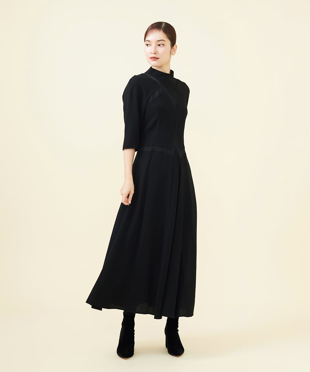 GBEAB06800 Sybilla(シビラ)  【SMART DRESS】サテンカットワークドレス ブラック