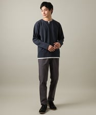 KHKJV05044 a.v.v MEN(アー・ヴェ・ヴェ) 【きれいめで楽チン】キーネックフェイクレイヤードセミワイドカットソー ネイビー