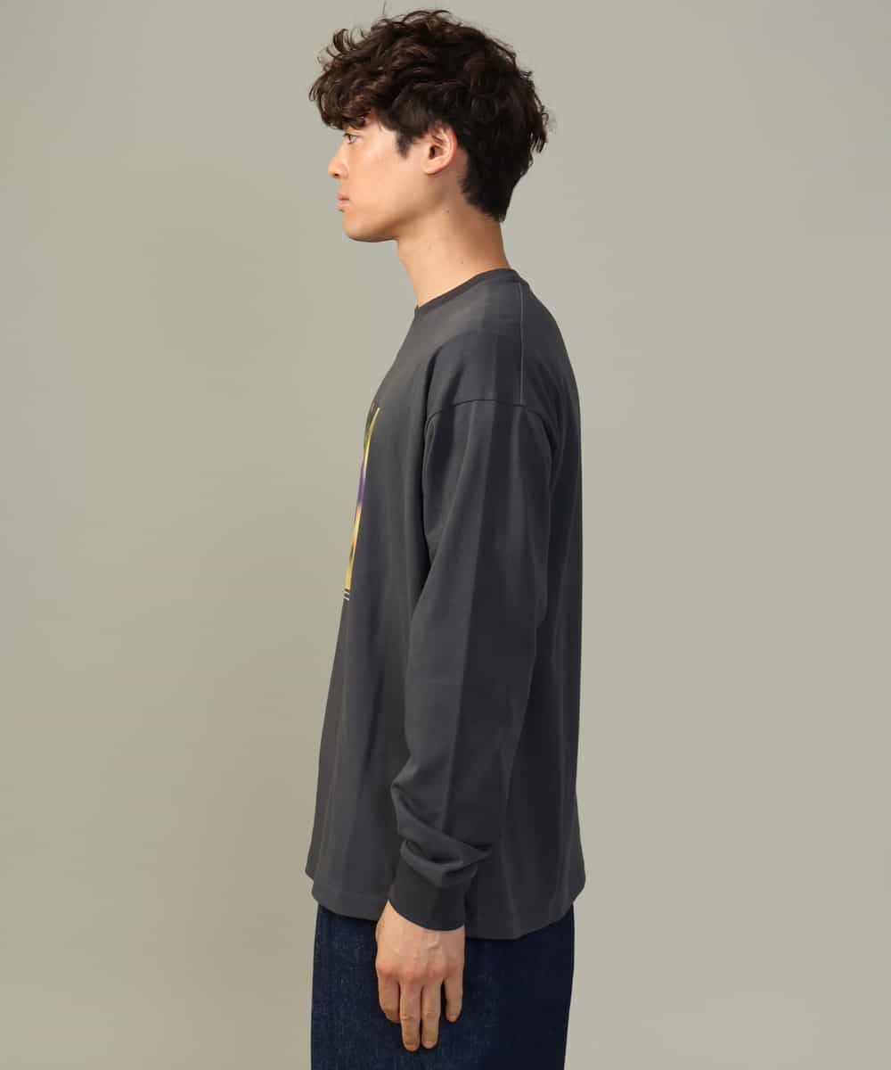 KHKJV12044 a.v.v MEN(アー・ヴェ・ヴェ) 【秋の新作】フォトプリントワイドシルエットロングＴシャツ ダークグレー