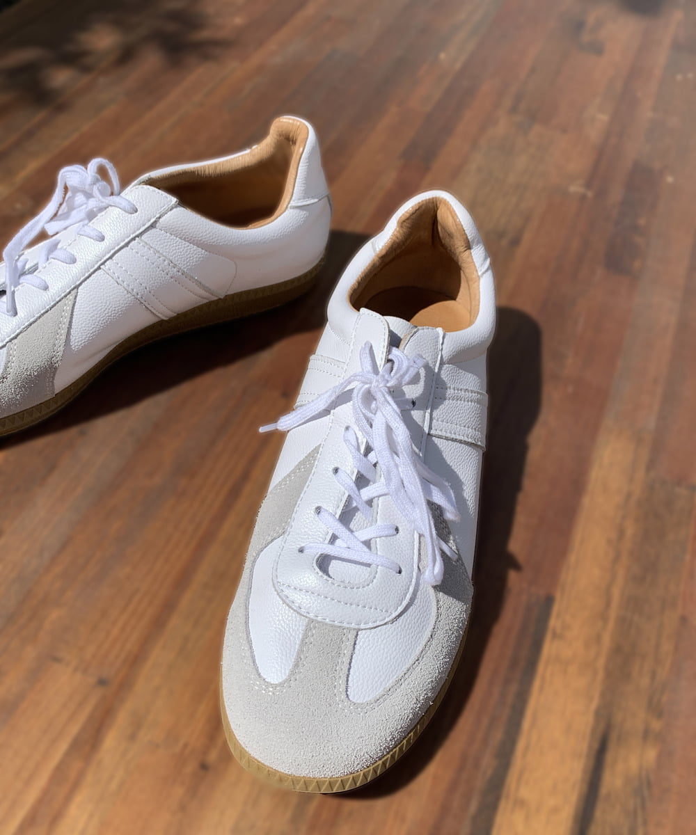カラーホワイト【adidas】ジャーマントレーナースニーカー - 靴