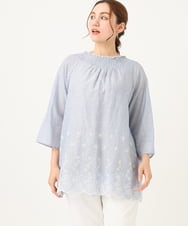 OLBEA16119 eur3(エウルキューブ) 【WEB先行販売】【大きいサイズ】シャーリング刺繍ブラウス ライトブルー(50)